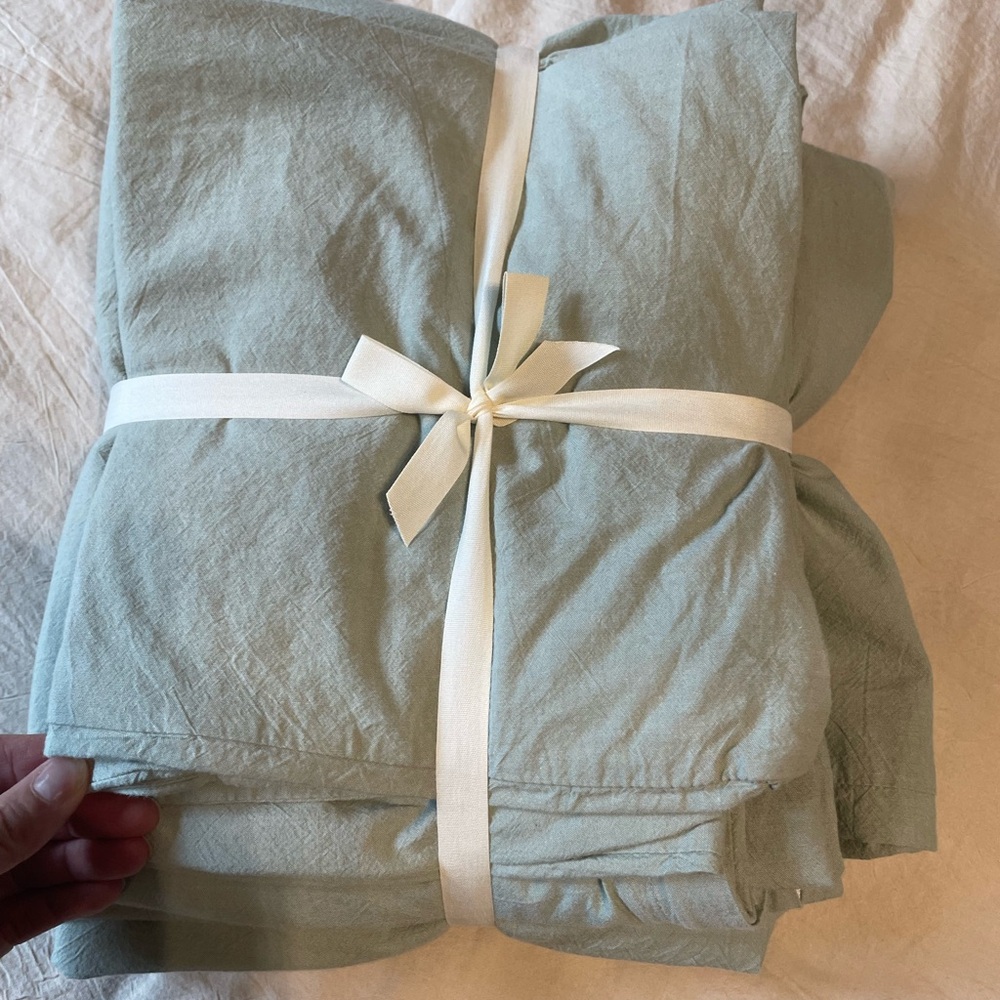 Soft Green Bedding Set